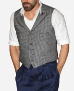 Film-Imaginary-Friends-2024-Movie-Ryan-Reynolds-Grey-Checkered-Vest