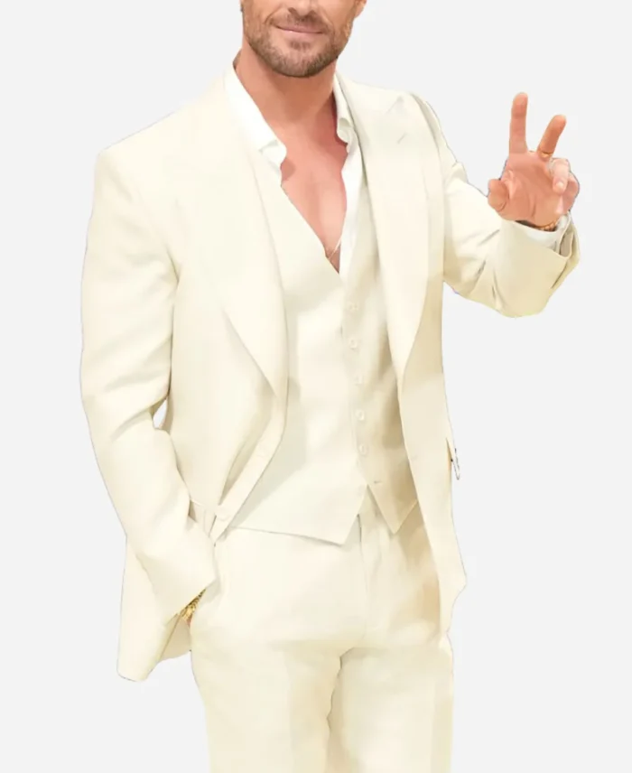 Met-Gala-2024-Red-Carpet-Event-Chris-Hemsworth-Cream-Suit