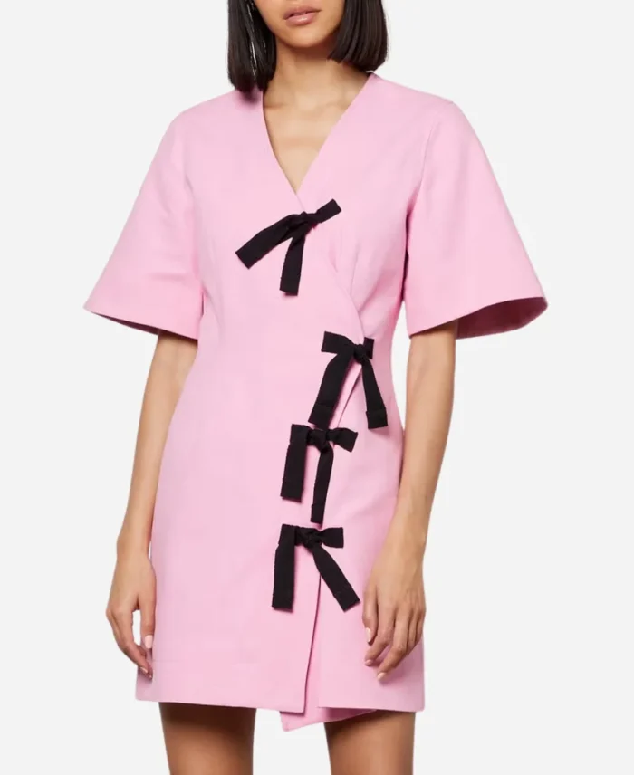Taskmaster-AU-Season-03-Emma-Holland-Pink-Wrap-Dress-With-Black-Bows