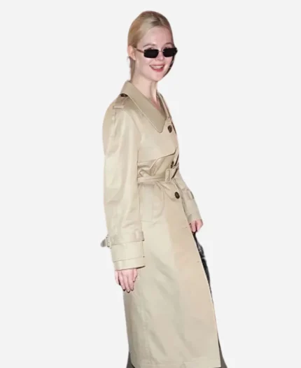 American-Actress-Elle-Fanning-Street-Style-2025-Beige-Cotton-Trench-Coat