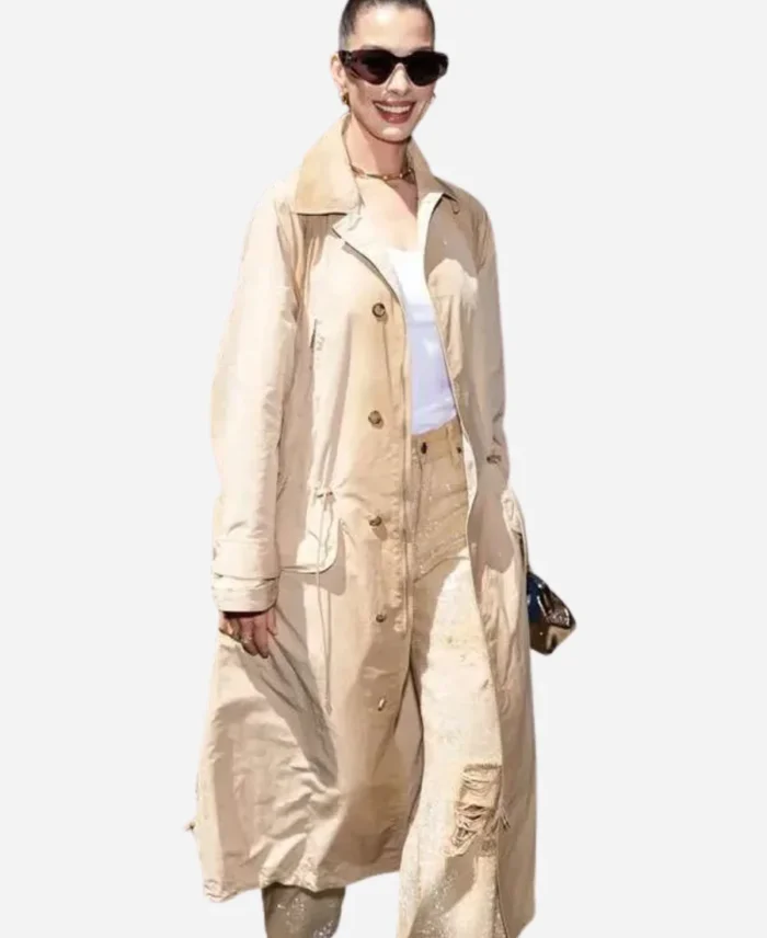 Anne-Hathaway-Fashion-Show-2025-Trench-Coat