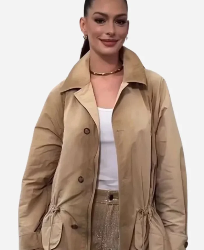 Fashion-Show-2025-Anne-Hathaway-Trench-Coat