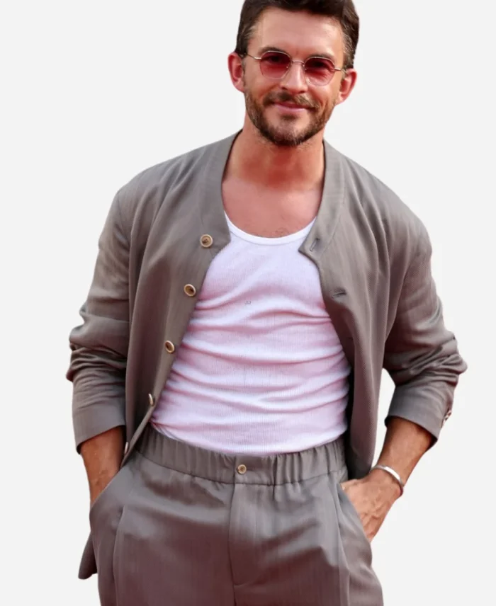 Jonathan-Bailey-Movie-Jurassic-World-Rebirth-Premiere-Grey-Suit