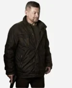 Red-Notice-2021-Andy-Serkis-Black-Jacket