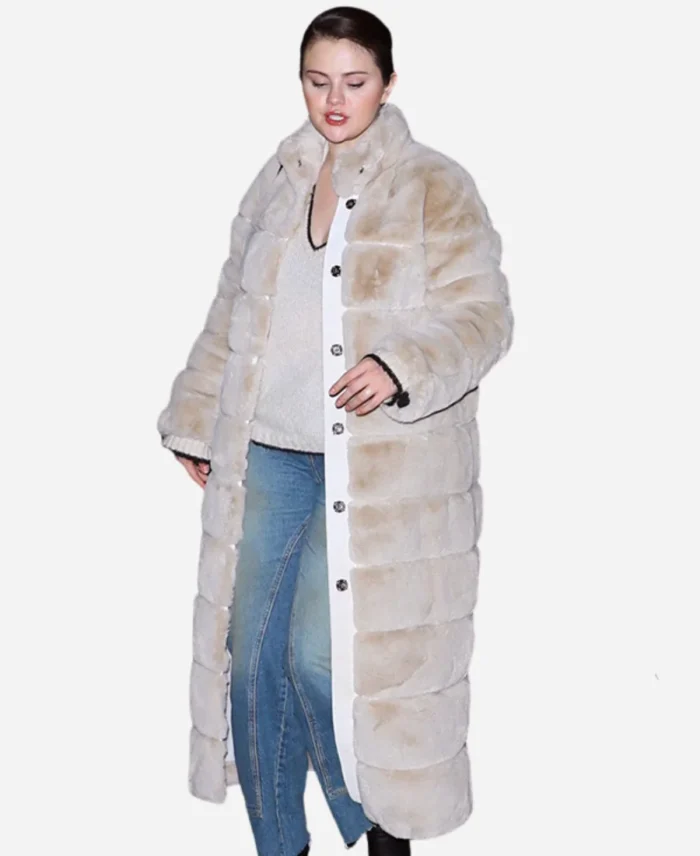 Selena-Gomez-NYC-Fur-Coat