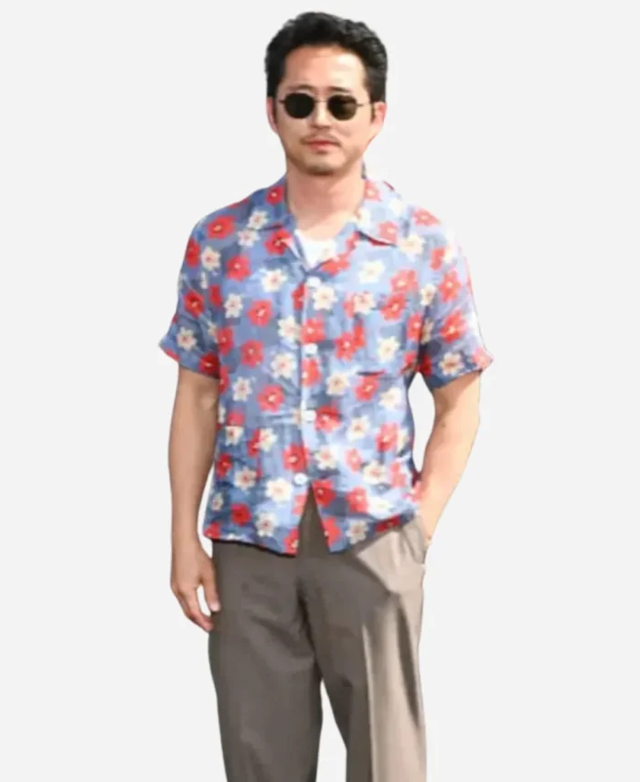 Steven-Yeun-Netflix-Tudum-2025-Floral-Shirt