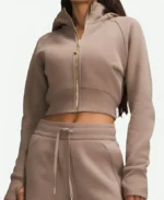 Ginny Miller Ginny and Georgia S03 Brown Cropped Hoodie