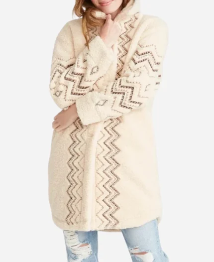 Chelsea DeBoer Down Home Fab S3 Beige Zig Zag Coat
