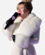 Kelly Clarkson White Fur Coat